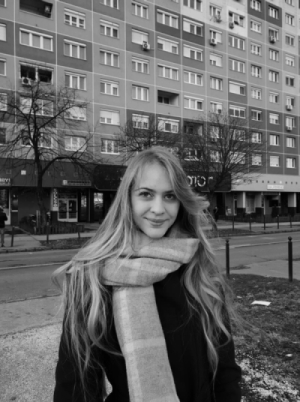 Perspektíva a zsírszínű fák tövében